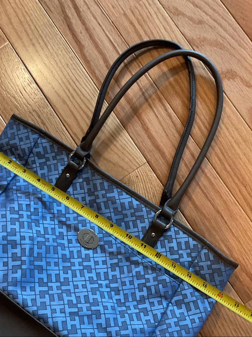 Tommy Hilfiger Blue Patterned Tote Bag Dark Brown Trim NWOT 16”x 11” - Picture 2 of 12
